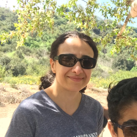 Meet your Posher, Roya - Picture 1 of 1